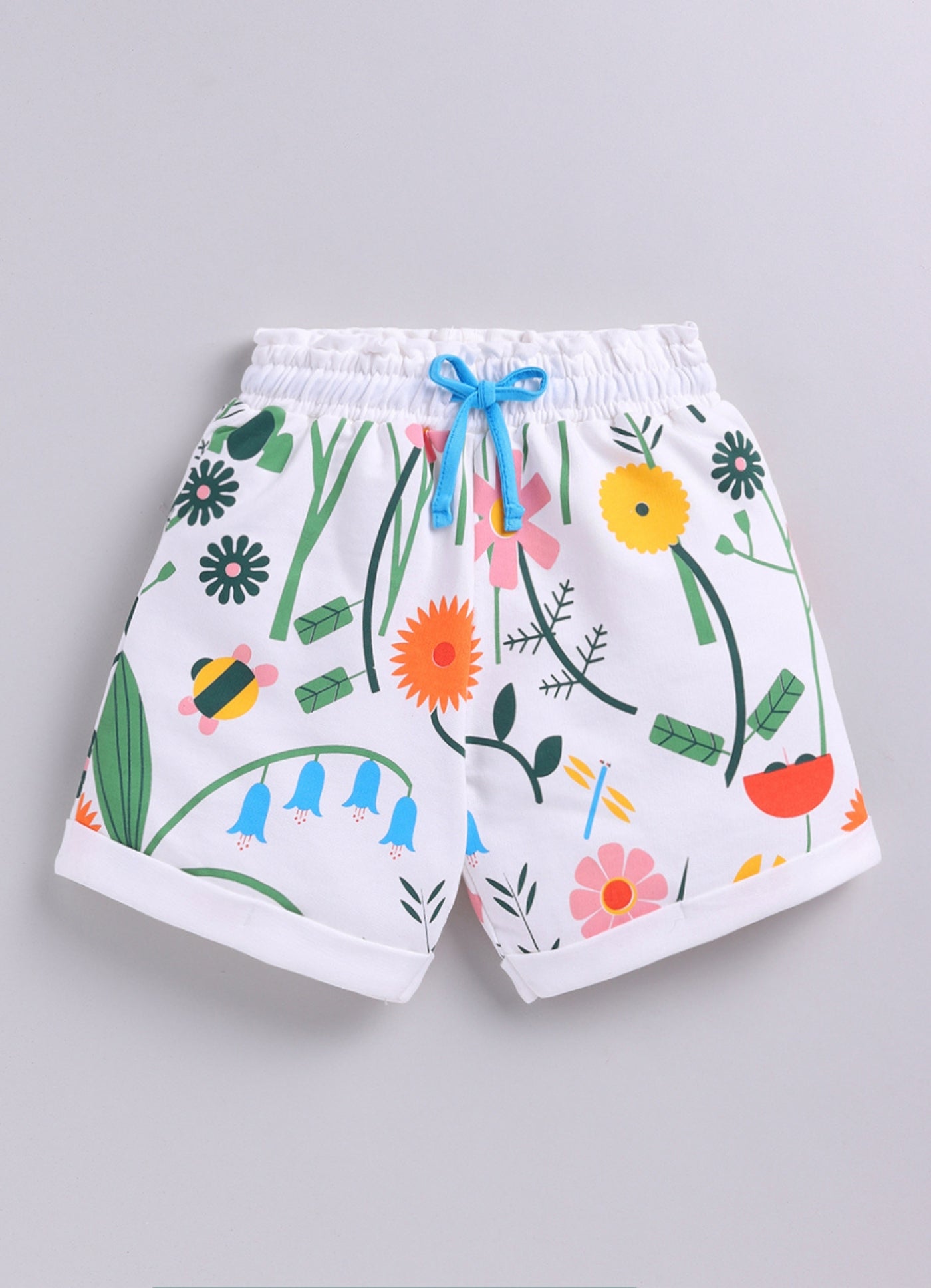 Cute flower and leaf all over printed short