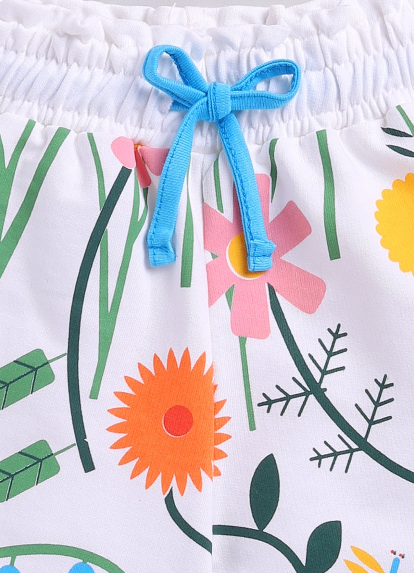 Cute flower and leaf all over printed short