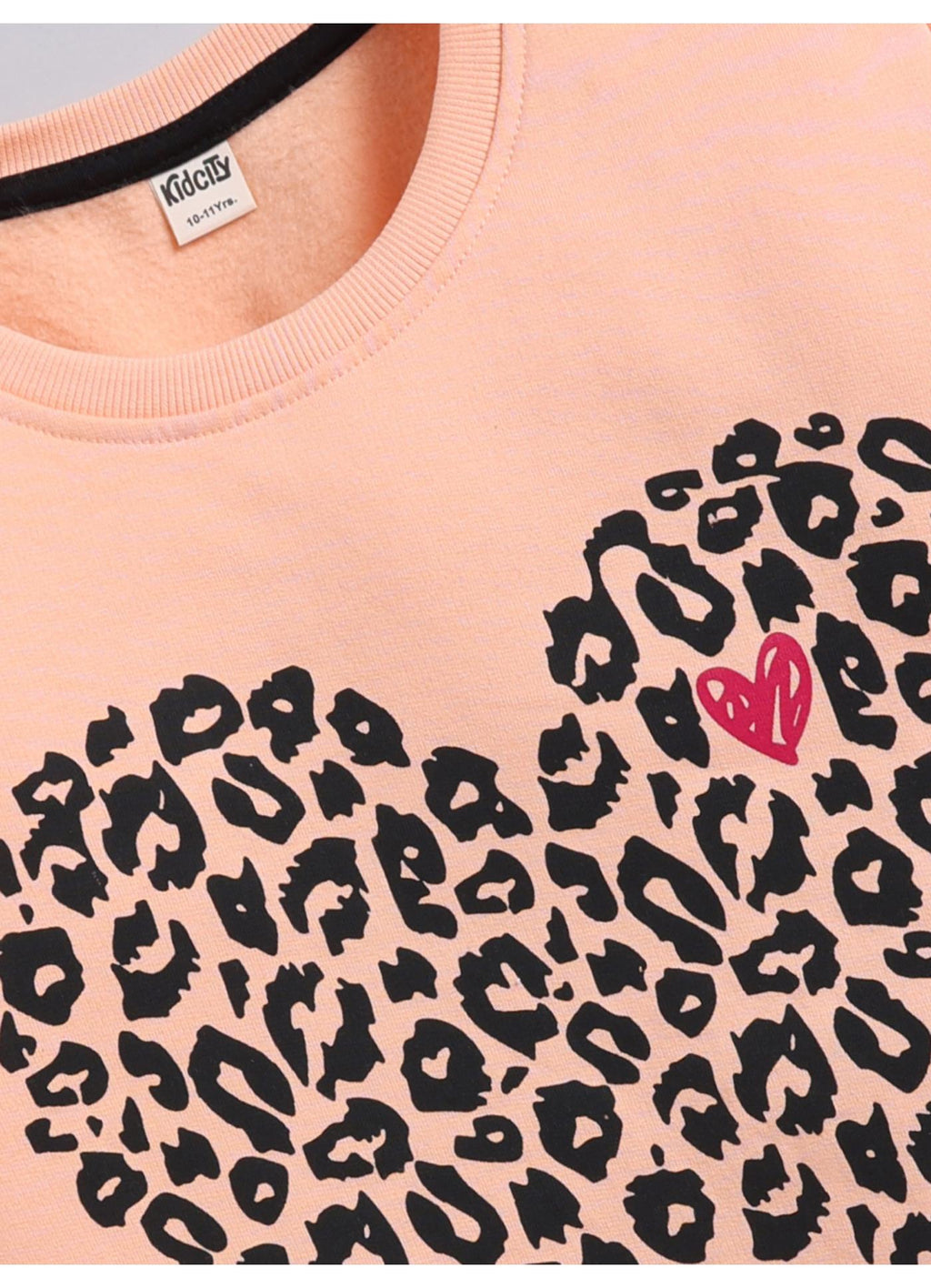 Leopard Print Heart Graphic Sweatshirt